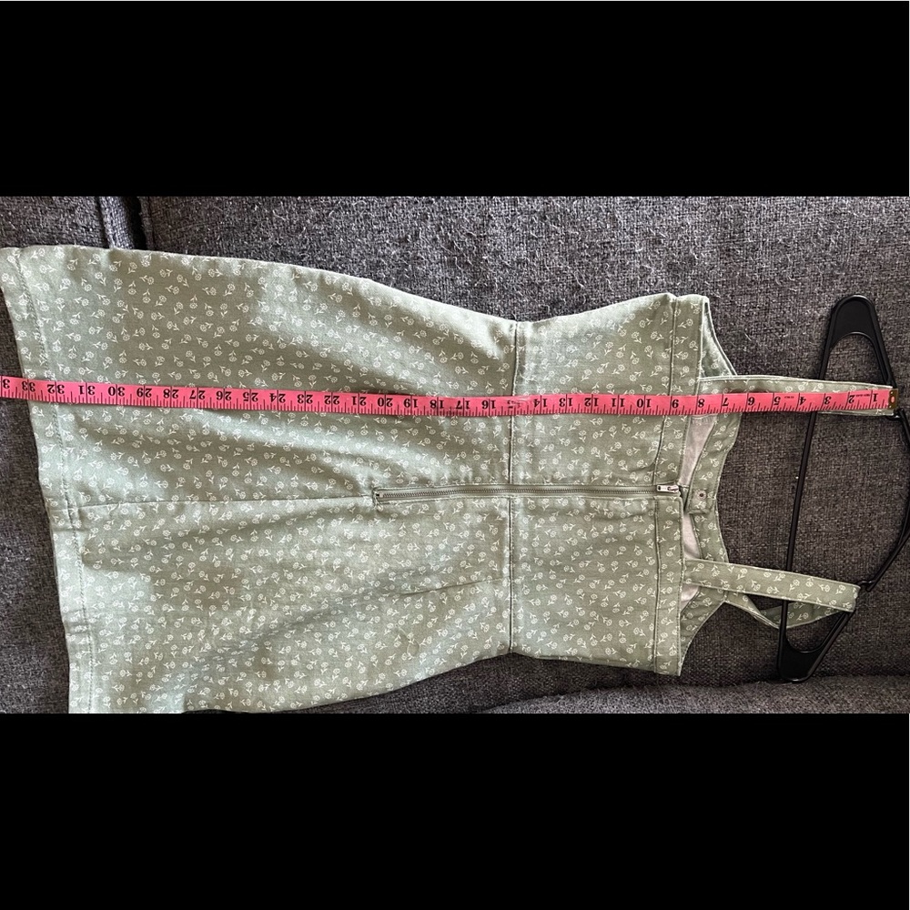 Simple Dress - Picture 3 of 3